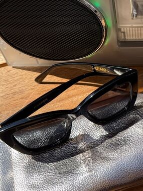 I-Sea Sleek Black Sunglasses for Women